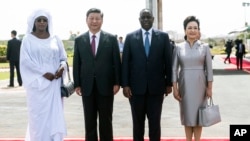 塞内加尔总统麦基·萨勒与夫人欢迎习近平与夫人彭丽媛到访