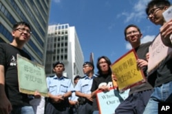 港大校友抗议李克强访问