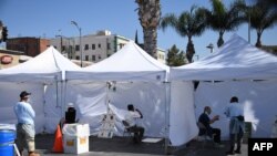 美國加州洛杉磯的一處新冠病毒檢測站。