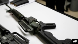 安裝了撞火槍託的步槍