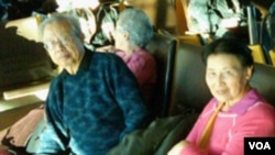 2010年12月11日，方励之夫妇参加诺贝尔和平奖颁奖典礼后在挪威奥斯陆机场等候返美班机（美国之音王南拍摄）