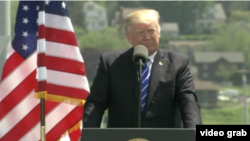 川普總統2017年5月17日在海警學院畢業禮上致詞 （美國國防部視頻截圖）