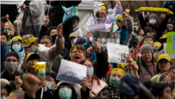 上千名台灣民眾集結立法院外 抗議在野黨強制推修法