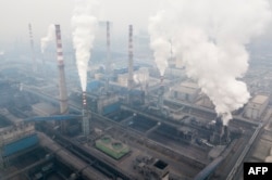 2018年2月17日，无人机的空拍照片显示陕西韩城钢铁厂及其排放的污染物。