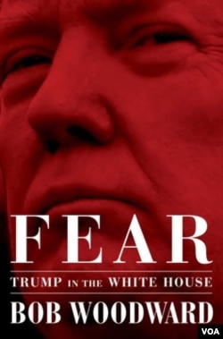 伍德沃德448页的新书《恐惧：特朗普在白宫》(Fear: Trump in the White House)的封面。