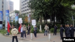 另一支示威隊伍稱南方周末為漢奸媒體