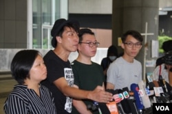 民阵总召集人岑子杰2019年6月24日在宣布G-20峰会“自由香港”集会的记者会上 （美国之音申华拍摄）