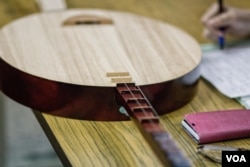 月琴是台湾说唱即唸歌的主要伴奏乐器。（美国之音记者方正拍摄）​