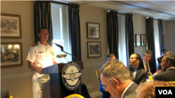 美国海军作战部长理查森上将(Admiral John Richardson) 2019年7月2日出席一场早餐会（美国之音黎堡）