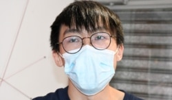 本土青年意志召集人罗子维表示，反送中运动两周年义卖活动是希望在”后国安法时代”， 传承香港人抗争的历史真相及记忆。 (美国之音 汤惠芸拍摄)