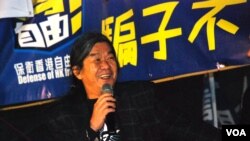 社民連立法會議員梁國雄表示，泛民主派應該及早團結，啟動彈劾程序