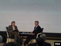 前美国驻中国大使洪博培演说未来美中关系的挑战与机会(美国之音张蓉湘拍摄)