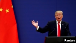 美國總統特朗普在北京人大會堂舉行的商界領袖會議上致詞。 （2017年11月9日）