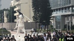 香港中學生”螢火之荊”集會，繼續爭取五大訴求、缺一不可。(美國之音 湯惠芸拍攝)