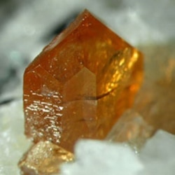 Минерал бастнезит может содержать до 17 РЗЭ, но разделение элементов является дорогостоящим и сложным.