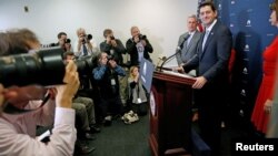 美國國會眾議院議長保羅·瑞安獲國會共和黨人繼續提名擔任議長後在國會山會見媒體。