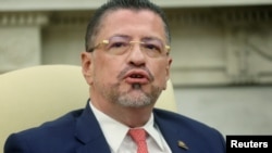 哥斯達黎加總統羅德里戈·查維斯·羅伯斯於2023年8月29日在美國華盛頓白宮橢圓形辦公室。 （路透社）