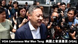 香港和平佔中發起人戴耀廷因公眾妨擾等罪名被判入獄16個月，他服刑接近4個月後，8月15日獲准保釋等候上訴 (攝影：美國之音湯惠芸）