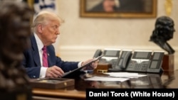 资料照：唐纳德·特朗普总统出席S.1852号法案——《指导和建立美国稳定币国家创新法案》的签署仪式。(2025年7月18日)