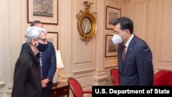 美國常務副國務卿謝爾曼曾在2021年8月12日會晤中國新任駐美大使秦剛。 (圖片來自謝爾曼副國務卿的推特賬戶)