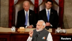 印度總理莫迪2016年6月在美國國會發表演說，時任副總統拜登（後排左）在場。（路透社）