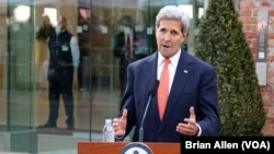 美国国务卿克里在奥地利维也纳宣讲伊核谈判取得的进展。（2015年7月9日）