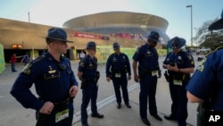 2025 年 2 月 3 日，路易斯安那州警察在超級穹頂體育場外集合，為 1 月 9 日在新奧爾良舉行的超級盃做準備。