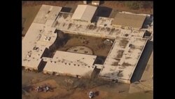 从校园枪击惨案上空拍摄的电视画面