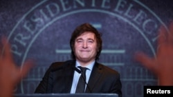 2023年11月19日，哈维尔·米莱在阿根廷布宜诺斯艾利斯赢得第二轮总统选举后向支持者发表讲话。11月22日，美国总统拜登打电话祝贺米莱当选。 （路透社图片）