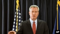 紐約市長白思豪2018年1月3日出席記者會（美聯社）