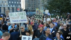 抗议者10月5日在纽约金融区示威