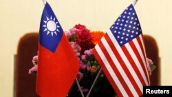 台灣與美國國旗並排擺放(資料圖片)