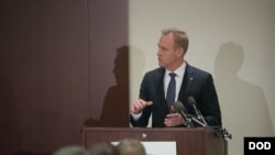 沙纳汉2018年10月26日出席一场活动（美国国防部照片）