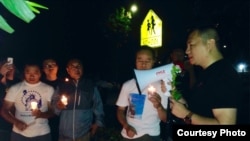 前天安门学运领袖王丹在洛杉矶追悼刘晓波（刘雅雅提供）