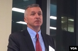 前美国负责亚太事务的副助理国务卿, 普林斯顿大学政治学教授托马斯·克里斯藤森(Thomas J. Christensen，柯庆生) (美国之音方冰)