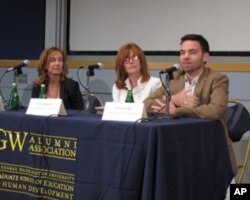 《力争碰壁》制片人埃伯利斯(左)、城市研究所教育政策中心主任汉娜威(中)、乔治华盛顿大学教授莱特(右)