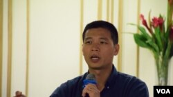 香港浸會大學新聞系高級講師呂秉權 (美國之音 湯惠芸拍攝)