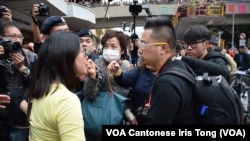 反水貨客示威者(右)與不同意見人士發生口角