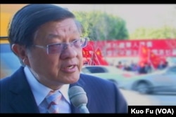 洛杉磯財經專家顧衍時教授(美國之音國符拍攝 )