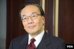 香港公民黨黨魁梁家傑表示，即日陸路離境稅的金額，目前仍在討論。(美國之音 湯惠芸攝)