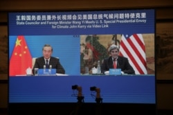 美國總統氣候變化事務特使約翰·克里在天津出席與中國外長王毅的視訊會議。（2021年9月1日）