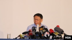 台北市长柯文哲在双城论坛开幕式后出席记者会。（美国之音林枫拍摄）