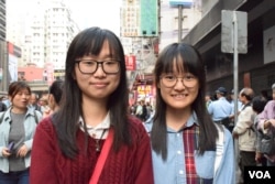 香港中學生廖同學(左)與張同學。（美國之音湯惠芸攝）