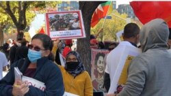 星期六的缅甸抗议人群挤满了缅甸驻洛杉矶总领馆下的人行道。（美国之音2021年3月13日洛杉矶）