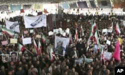 伊朗亲政府人士2月18日在德黑兰举行集会