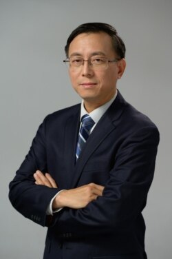 旅美独立时评人唐靖远