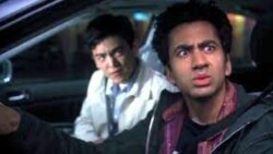 Кэл Пенн (справа) в фильме "Гарольд и Кумар уходят в отрыв" 2004