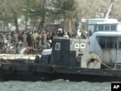 鴨綠江北韓一側景象 The view of the N. Korean side of the Yalu River