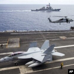 美國航母華盛頓號2011年7月在越南對開海面