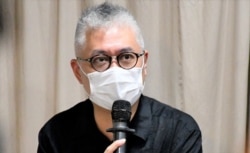 时事评论员黄伟国表示，习近平强调”爱国者治港”，同时”港人治港、高度自治”这些”关键口号”被删去， 反映经历2019年的反送中运动之后，习近平对香港的管治仍然不放心。 (美国之音/汤惠芸)